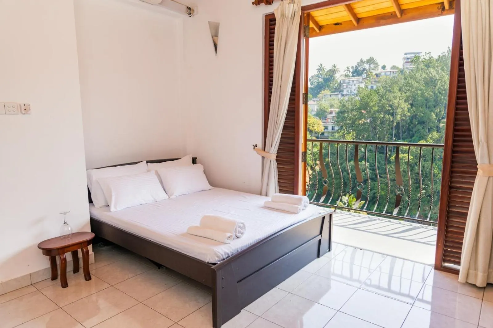 Hotel Lychee Residence Kandy