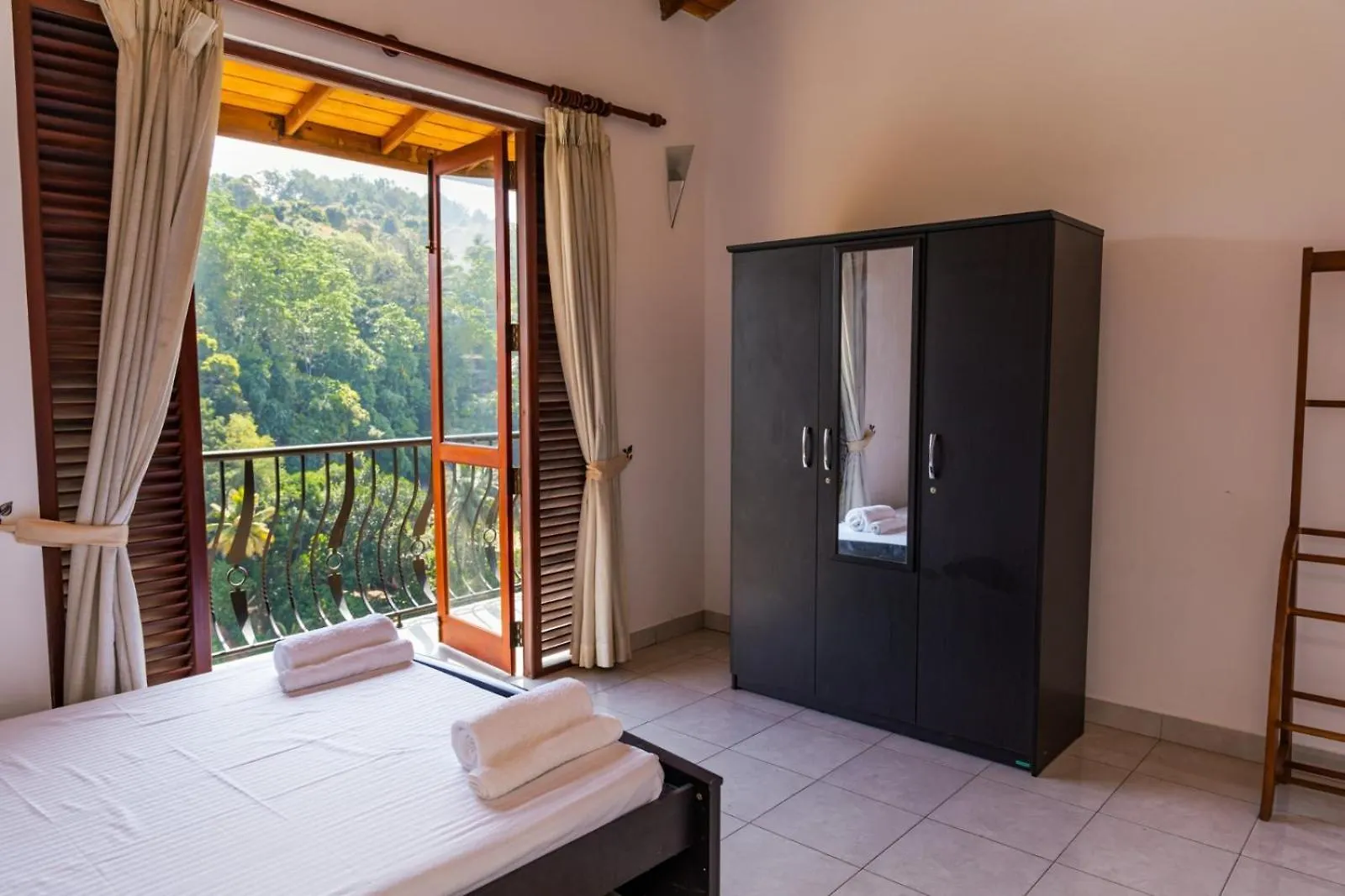 Lychee Residence Kandy Hotel